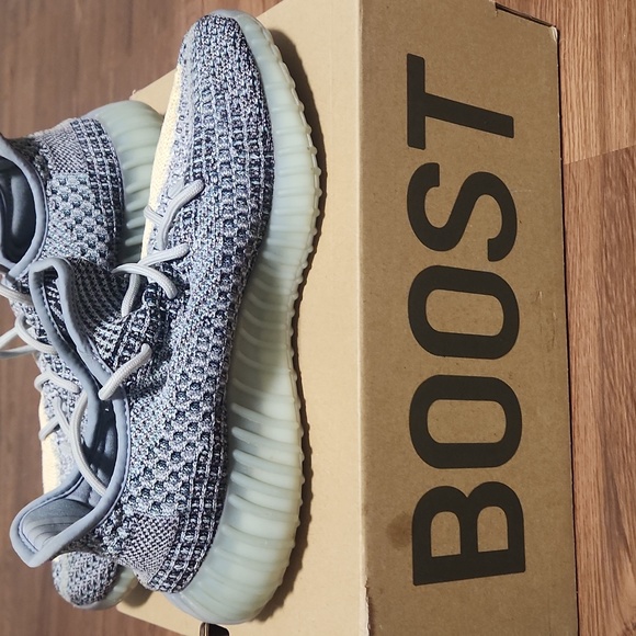 SOLD!!! Yeezy 350 V2 "Ash Blue"! ๐๐๐ - Picture 10 of 13
